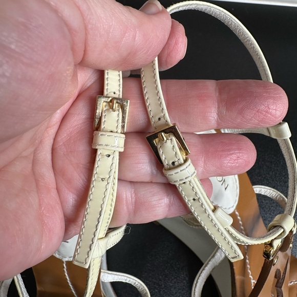 Louis Vuitton wedge heel sandals.  Slight wear on bottom of sandals. Size 7 (37) - Picture 13 of 13